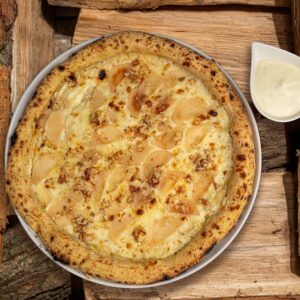 Піца Фірмова з грушею та горгонзолою