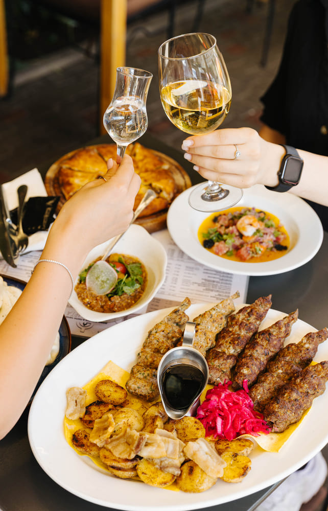 Чому грузинська та італійська кухні так добре поєднуються між собою